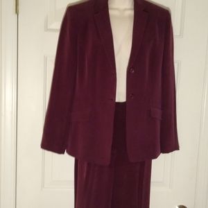 Jones New York 100%silk 2pc Suit - 6/8 - Gorgeous!